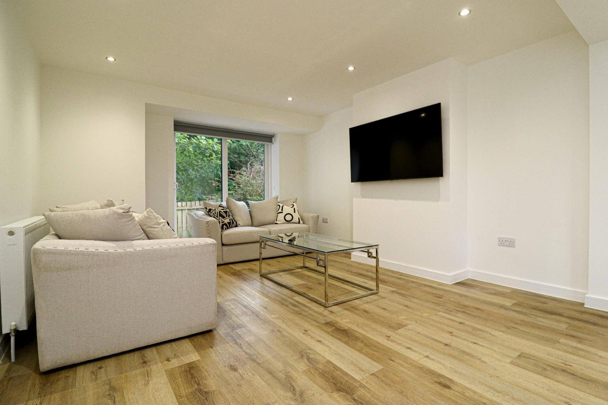 Wyndford Riverside House Glasgow Exterior photo